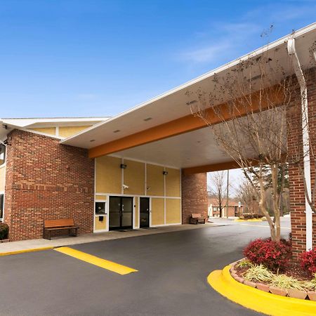 Super 8 By Wyndham Charlotte University Bagian luar foto