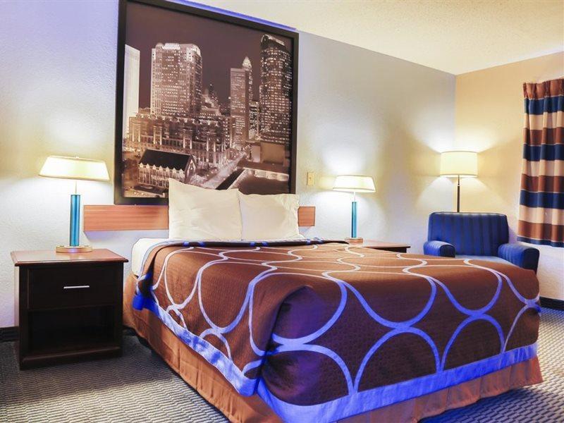 Super 8 By Wyndham Charlotte University Bagian luar foto
