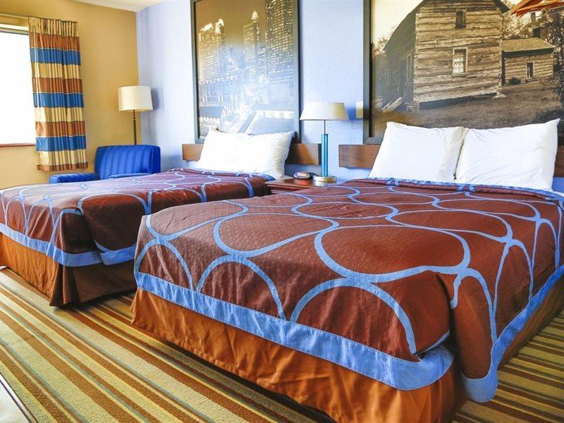Super 8 By Wyndham Charlotte University Bagian luar foto