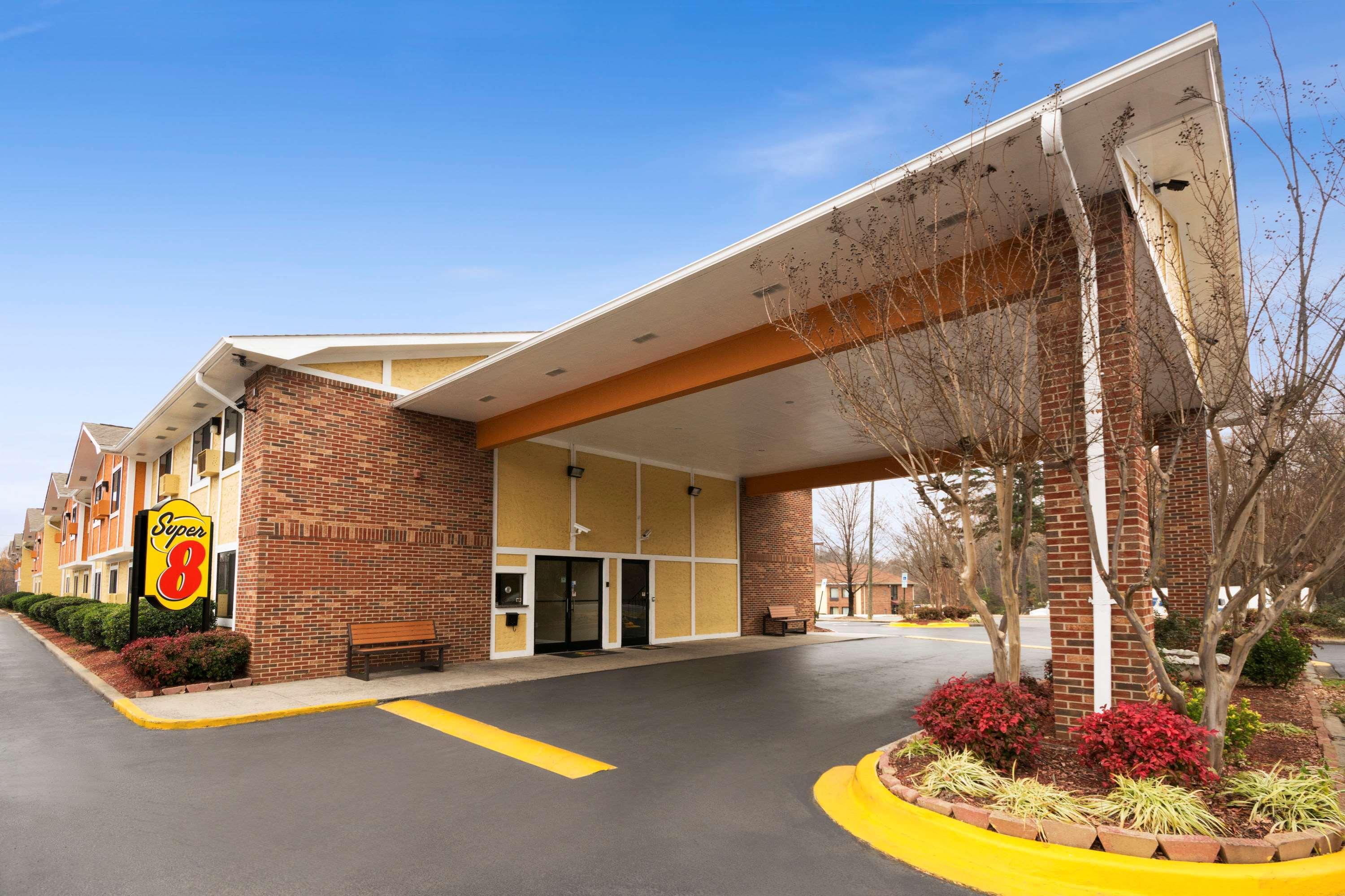 Super 8 By Wyndham Charlotte University Bagian luar foto