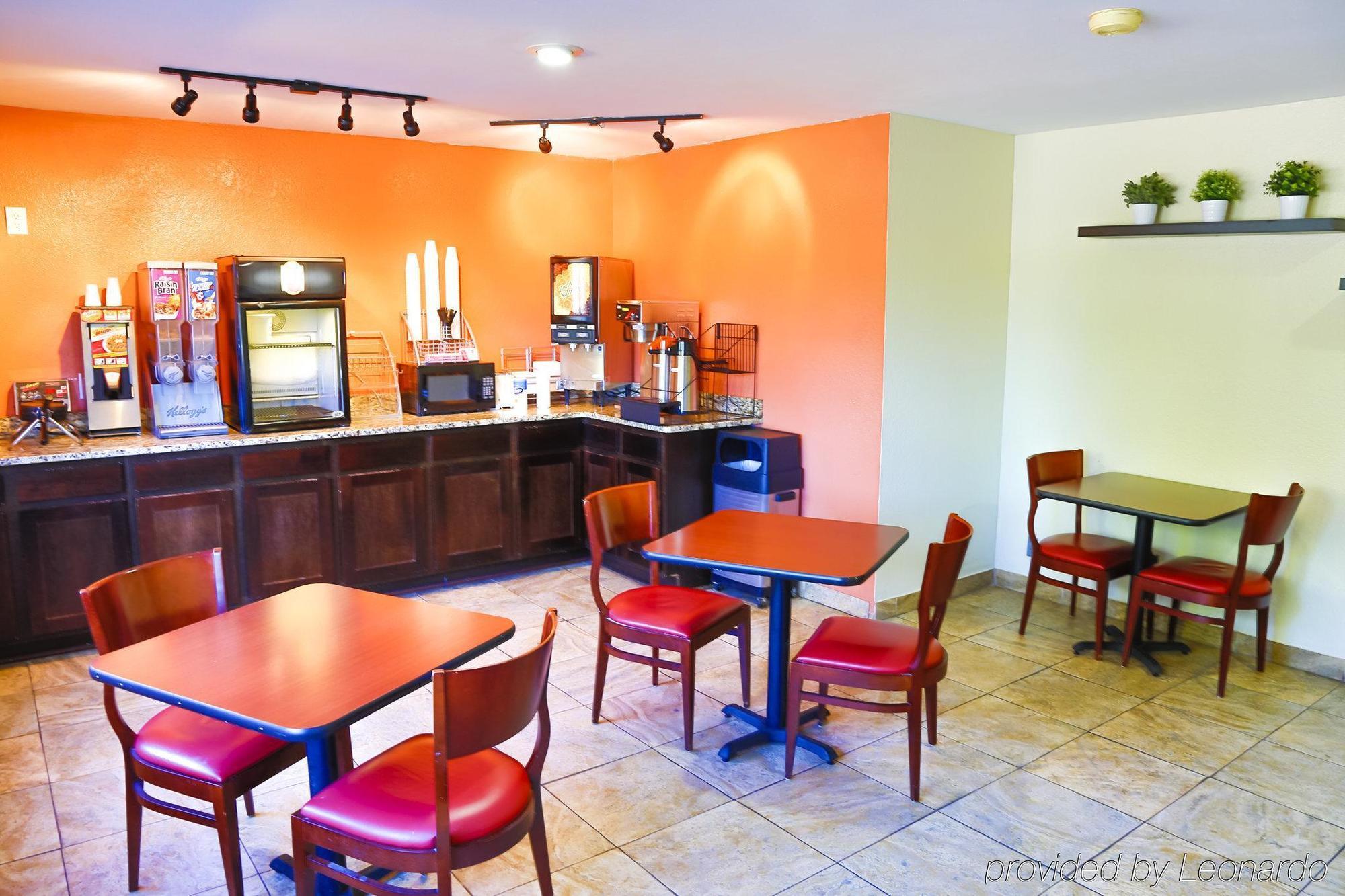 Super 8 By Wyndham Charlotte University Bagian luar foto