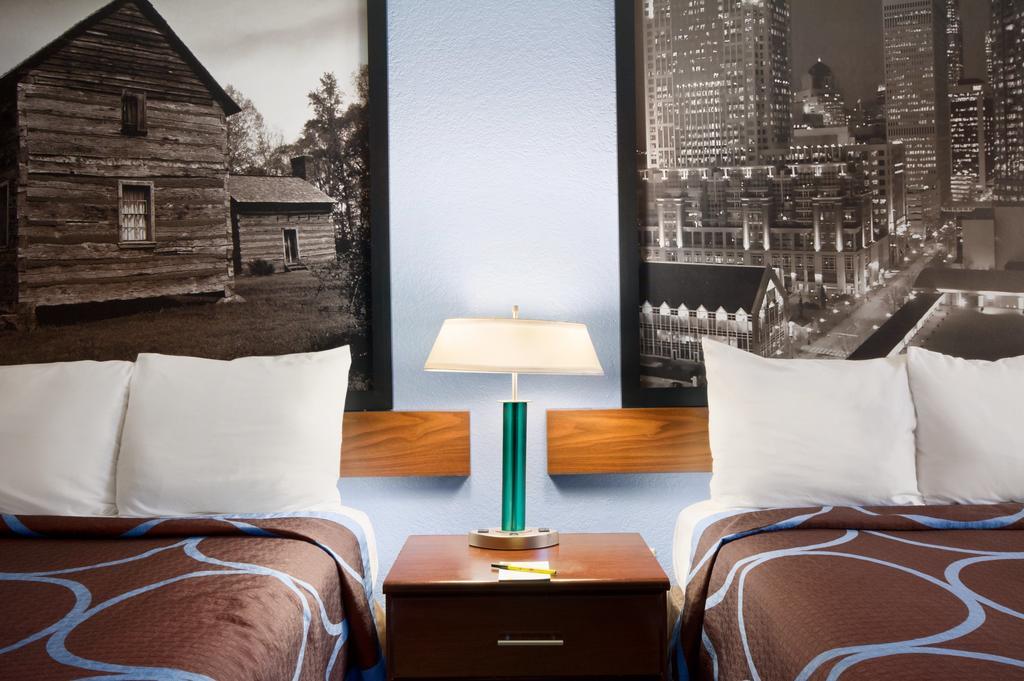 Super 8 By Wyndham Charlotte University Ruang foto